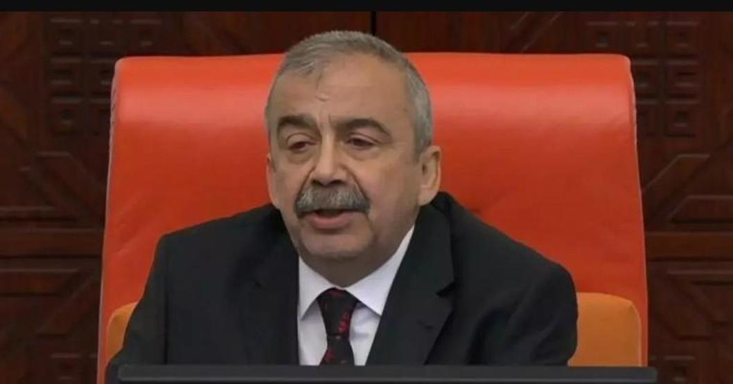 Sırrı Süreyya Önder için hastaneye akın ettiler: Eğer ölürsen, içimden kocaman bir parça daha kopacak