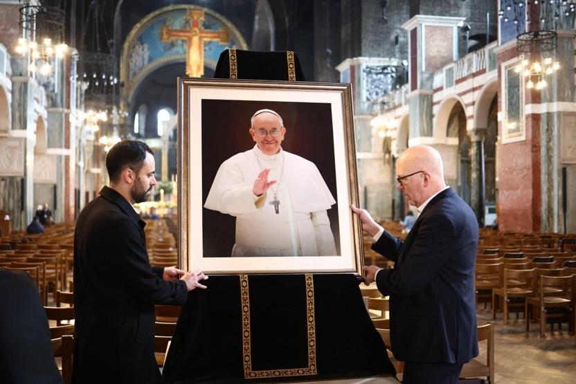 Nostradamusun Papa kehaneti Bugünü asırlar önce öngördü mü Şifreli satırlarda yeni papa ipuçları...