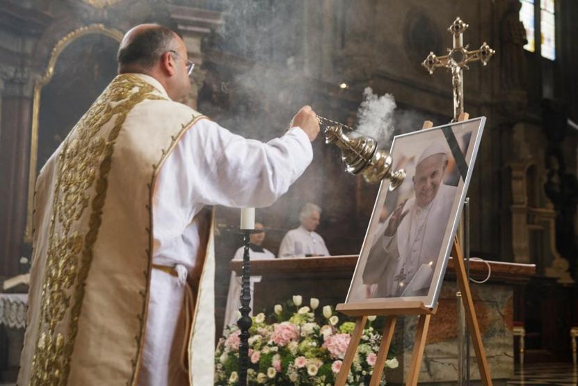 Nostradamusun Papa kehaneti Bugünü asırlar önce öngördü mü Şifreli satırlarda yeni papa ipuçları...