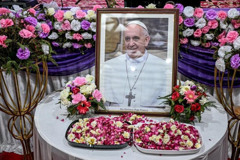 Nostradamusun Papa kehaneti Bugünü asırlar önce öngördü mü Şifreli satırlarda yeni papa ipuçları...