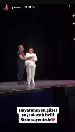 Yasemin Sakallıoğlu sahnede duygusal anlar yaşadı