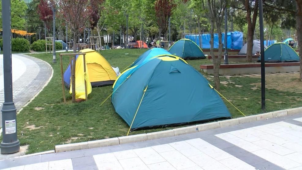 İstanbulda bazı vatandaşlar parklarda sabahladı