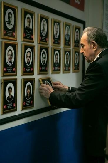 AYLİN KOMİSER’DEN AĞLATAN VEDA