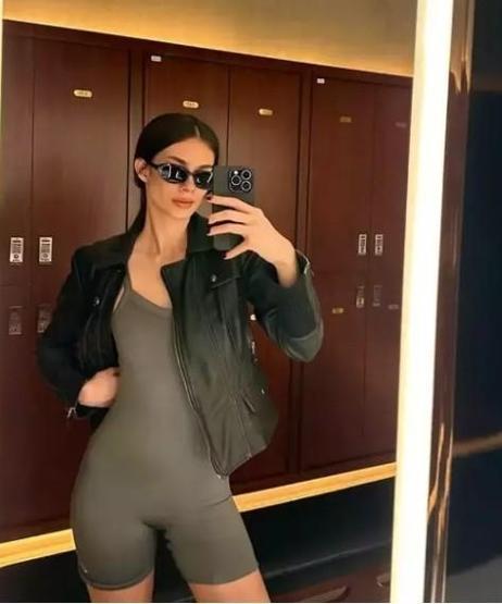 Defne Samyelinin kızı Deren Talu, Teoman ile bir araya geldi Hayatımız kafelerde geçiyor