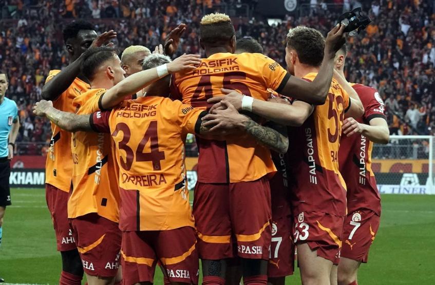 Galatasaray İkinci Başkanı Metin Öztürkten Fenerbahçe maçı hakkında olay sözler: 8 kişi kalmalıydı