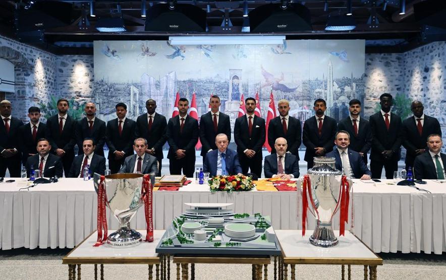 Cumhurbaşkanı Erdoğan, Süper Lig şampiyonu Galatasarayı kabul etti