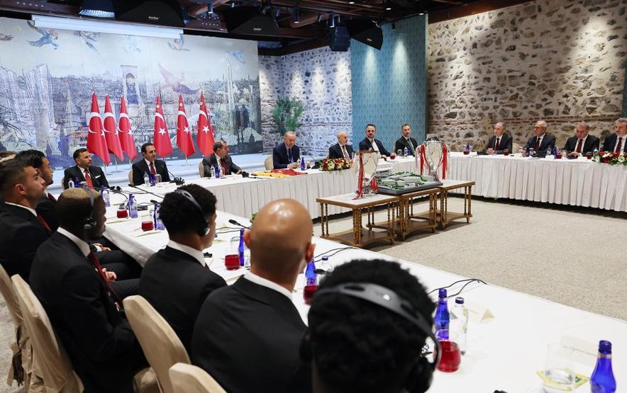 Cumhurbaşkanı Erdoğan, Süper Lig şampiyonu Galatasarayı kabul etti