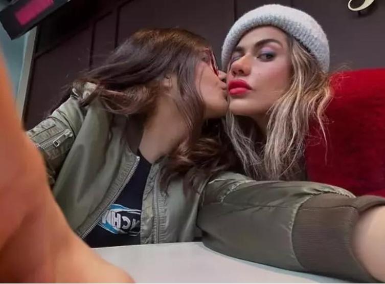 Nihal Candan’ın Acı Kaybının Ardından Su Candan’dan Yürek Yakan Paylaşım: Ablasının Gelinlikli Fotoğrafını Yayınladı