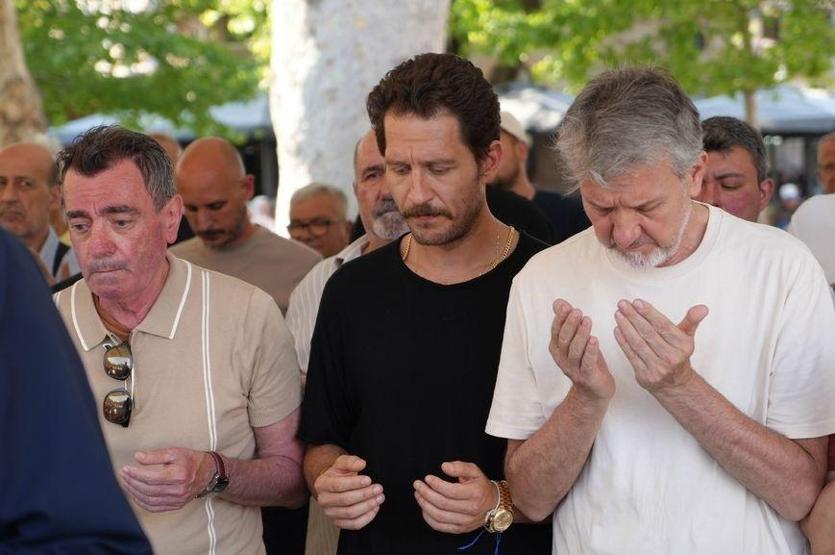 Uraz Kaygılaroğlunun acı günü Dedesini son yolculuğuna uğurladı