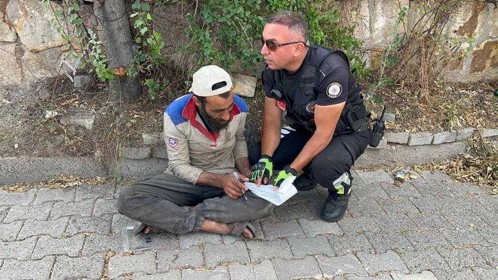 Denetimden kaçarken yakalandı, namaza durdu