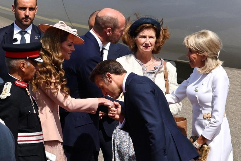 Asya’da ‘Tokat’, İngiltere’de Soğukluk Yine Uçak Görüntüleri Konuşuldu: Brigitte Macron Kameraların Odağında…