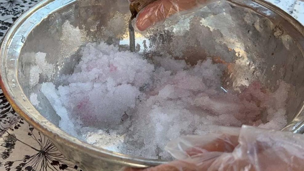 Dağdan kar getirip tatlandırdı, tabağını 50 TLden satmaya başladı