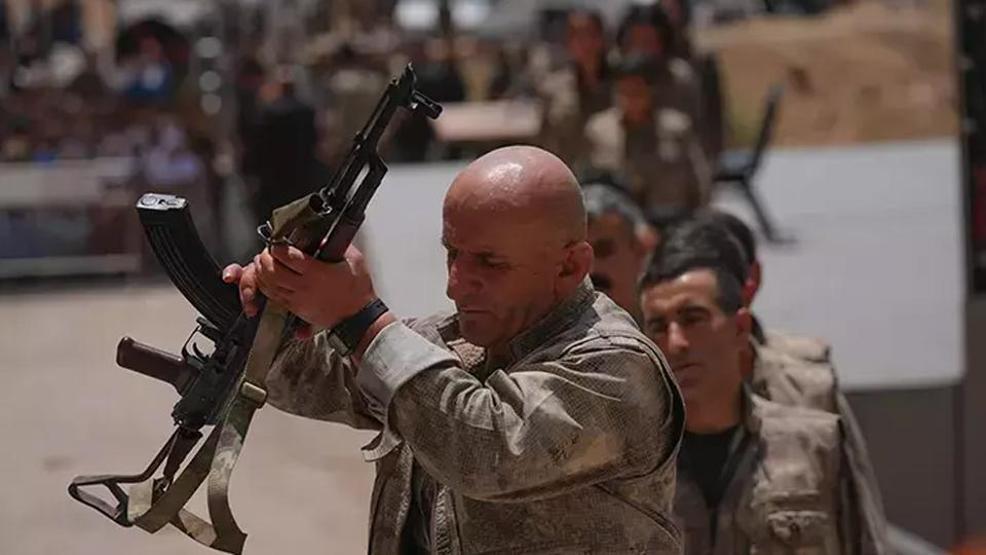İşte kare kare o an: PKK silahları böyle yaktı