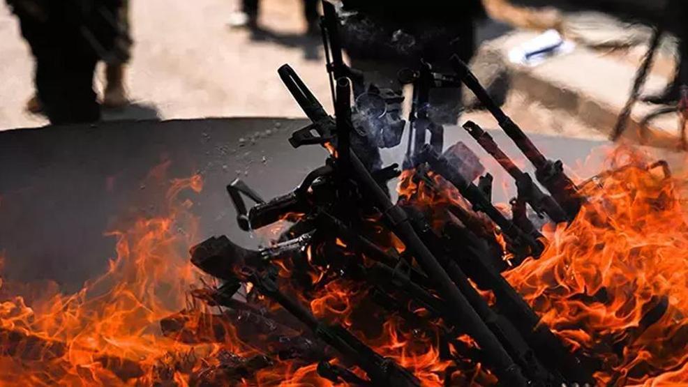 İşte kare kare o an: PKK silahları böyle yaktı