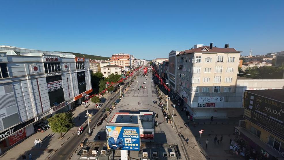 Cumhurbaşkanı Erdoğanın çağrısı sonrası Terörsüz Türkiyeye ay yıldızlı bayraklarla destek