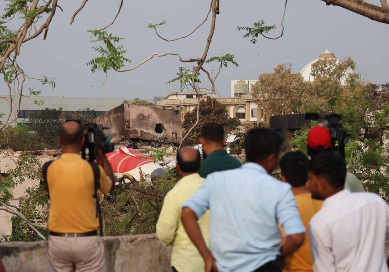 Hindistan’da 260 kişinin ölümüne neden olan uçak kazasının sebebi ne Ön raporla bir yanıt geldi, yeni soru işaretleri oluştu: Uzman isim teknik detaya dikkat çekti...