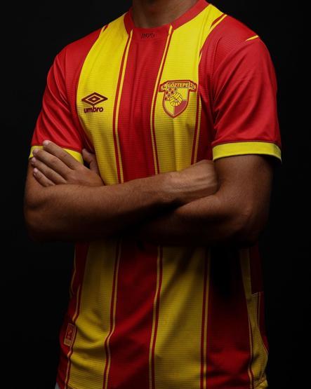 Göztepe, yeni sezon formalarını taraftarlara sundu