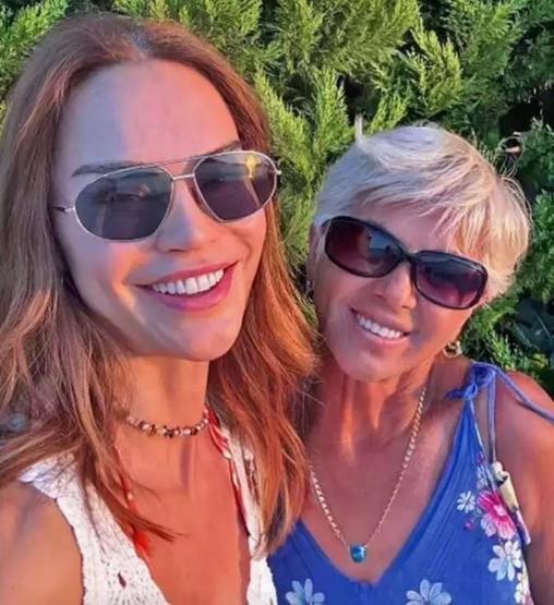 Ebru Şallının Güzellik Sırrı Ortaya Çıktı Mavi Gözlerinin Annesinden Geldiği Ortaya Çıktı