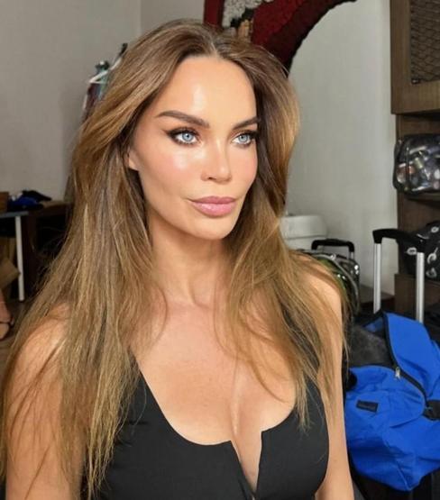 Ebru Şallının Güzellik Sırrı Ortaya Çıktı Mavi Gözlerinin Annesinden Geldiği Ortaya Çıktı