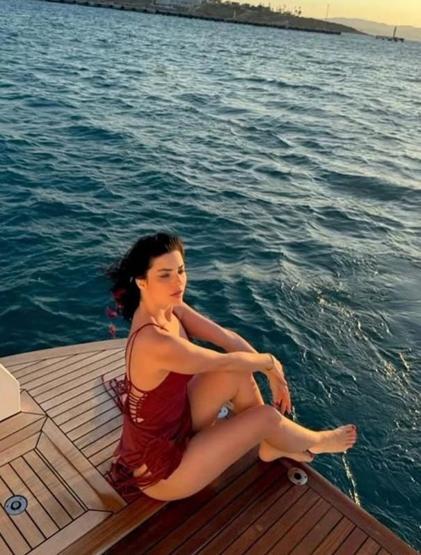 Merve Boluğurun Tatil Pozları Gündem Oldu Kusursuz Fiziğiyle Beğeni Topladı