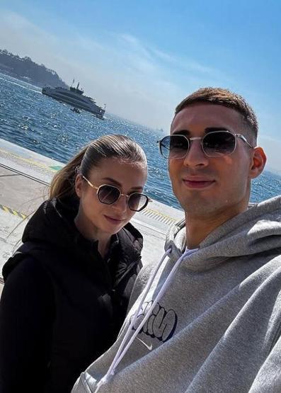 Fenerbahçenin yıldızı Mert Müldürün büyük aşkı Koprena Andjelaya bakın Tarzıyla büyüledi: Güzel gelinimiz