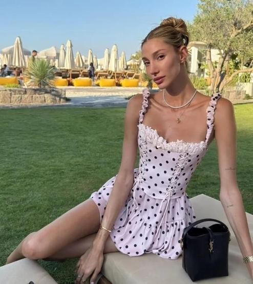 Şevval Şahinden Çarpıcı Tatil Paylaşımı Havuzda Üstsüz Pozu Sanal Medyayı Salladı