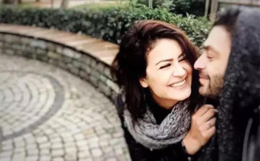 Ozan Akbabadan Eşine Romantik Kutlama İyi ki Seviyorum