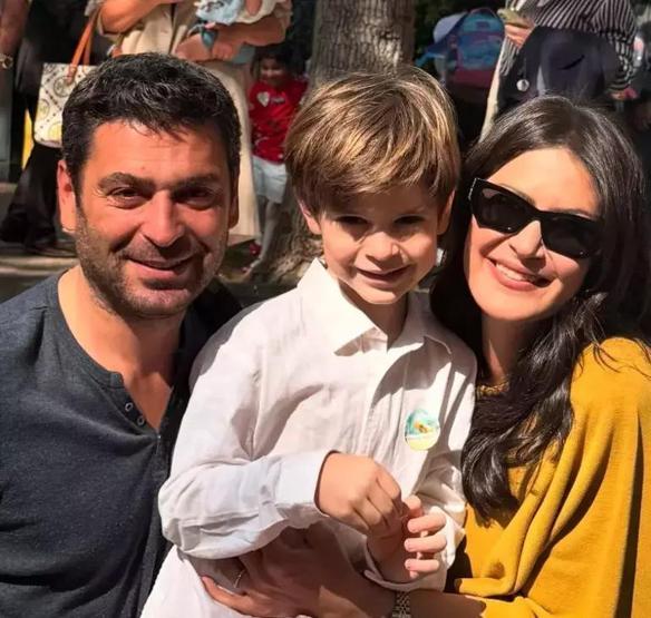 Ozan Akbabadan Eşine Romantik Kutlama İyi ki Seviyorum