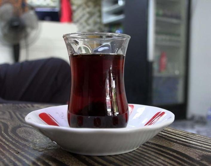 BÖBREK TAŞININ BİR NUMARALI DÜŞMANI Günde 1 Adet Suyun İçine Ekleyip İçin... Demli Çay Tiryakilerine de Önemli Uyarı