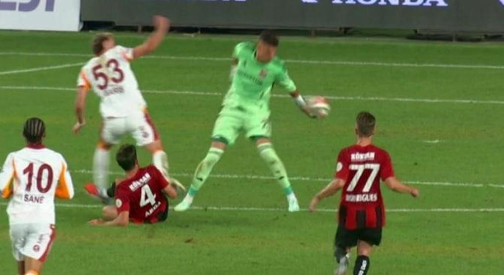 Gaziantep FK - Galatasaray maçının tartışmalı pozisyonları incelendi Penaltı kararı doğru mu