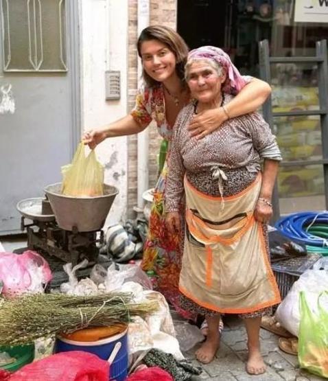 Açelya Akkoyun, Halk Pazarında Gerçek Zenginlik Bu