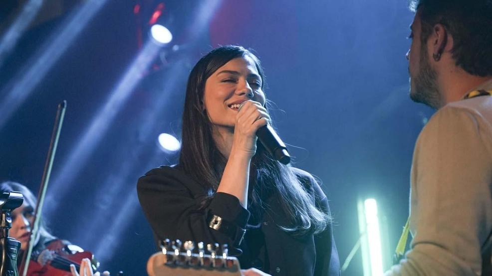 Eşref Rüya’nın Nisan’ı Demet Özdemir Yeni Sezona Hazır Paylaşımları Sosyal Medyayı Yıktı Geçti: Sadelik ve Çekicilik Bir Arada