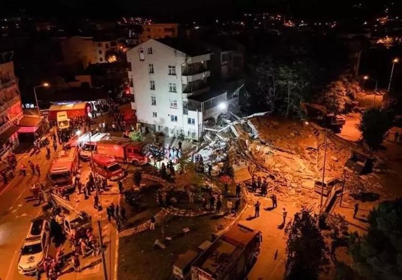 Oyuncu Eylül Tumbar Balıkesirdeki Depremde Amcasını Kaybetti Yardım Çağrısında Bulunmuştu