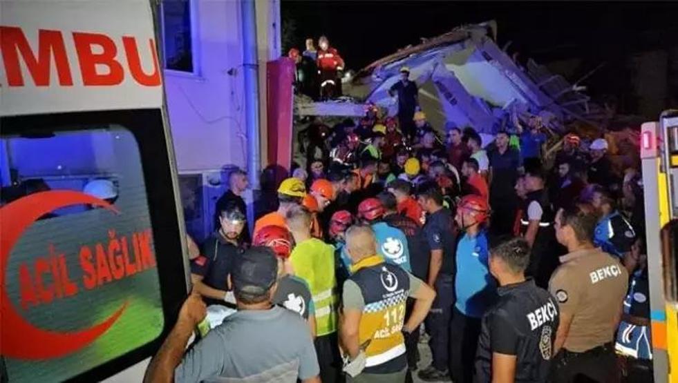 Oyuncu Eylül Tumbar Balıkesirdeki Depremde Amcasını Kaybetti Yardım Çağrısında Bulunmuştu