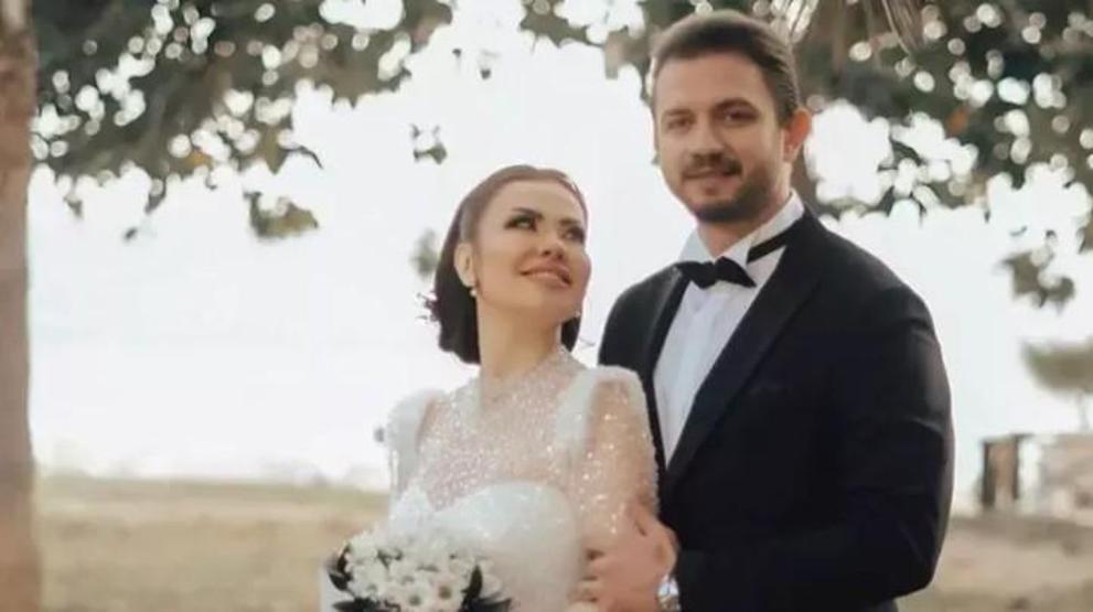 Şarkıcı Lara Hastaneye Kaldırıldı Sedyede Serumlu Hali Sevenlerini Endişelendirdi
