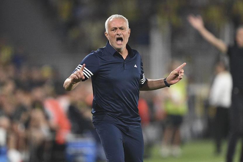 Fenerbahçe taraftarı Hollanda manşetlerinde: CEHENNEM GİBİ