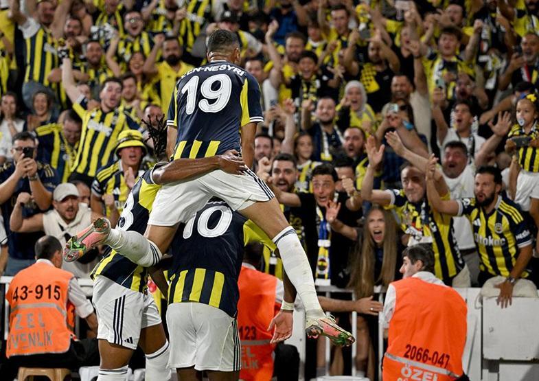 Fenerbahçe taraftarı Hollanda manşetlerinde: CEHENNEM GİBİ