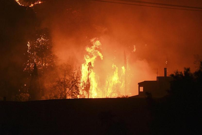 Yunanistan’da orman yangınları ile mücadele sürüyor: Patra, Sakız Adası ve Epir’de tahliyeler