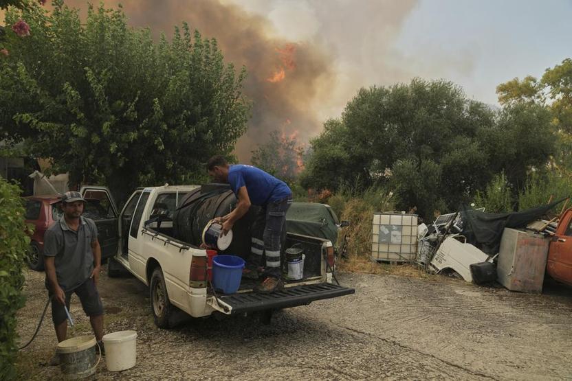 Yunanistan’da orman yangınları ile mücadele sürüyor: Patra, Sakız Adası ve Epir’de tahliyeler