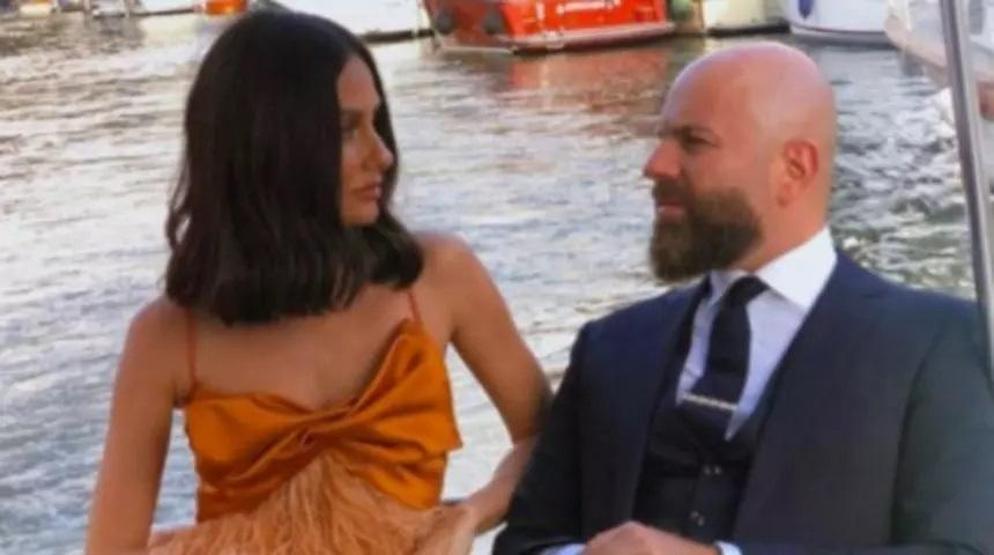Yasemin Özilhan ile İzzet Özilhanın 14 yıllık evliliği resmen sona erdi Boşanmanın ardından ilk açıklama geldi