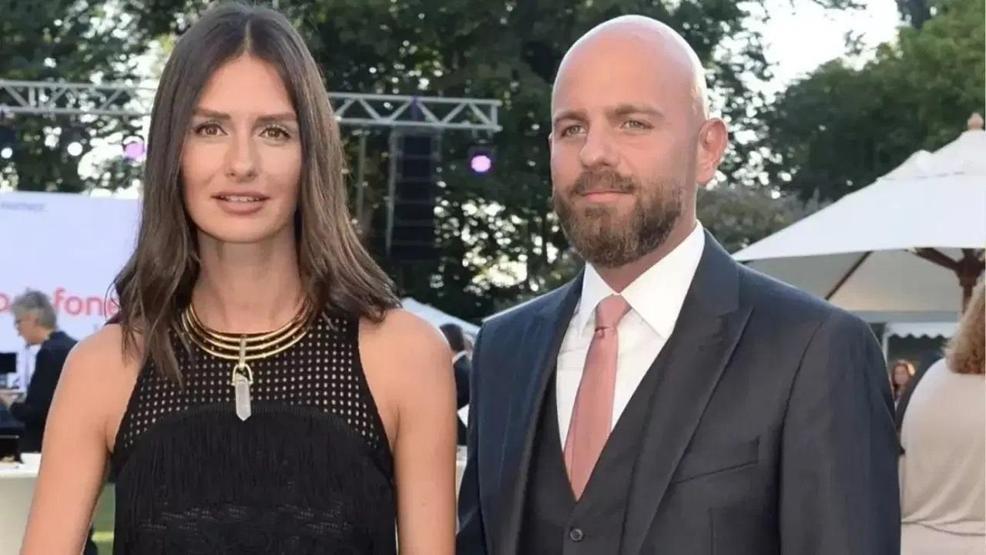 Yasemin Özilhan ile İzzet Özilhanın 14 yıllık evliliği resmen sona erdi Boşanmanın ardından ilk açıklama geldi