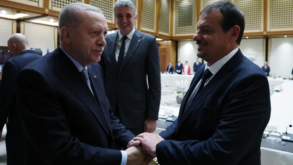 12 Dev Adam Külliyede Cumhurbaşkanı Erdoğan, A Milli Erkek Basketbol Takımını kabul etti