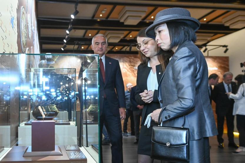 Japon Prenses’in tırnağındaki Türk bayrağı: Kültürel dostluğun ince detayı