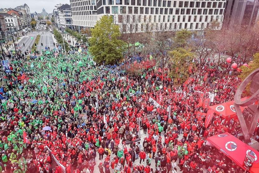Belçikada genel grev: Binlerce kişi kemer sıkma politikalarına karşı Brüksel sokaklarında