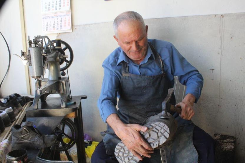 55 yıllık emek: Ahmet Usta, 85 ylılık makinesiyle mesleğini yaşatıyor