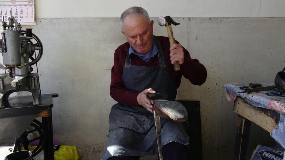 55 yıllık emek: Ahmet Usta, 85 ylılık makinesiyle mesleğini yaşatıyor