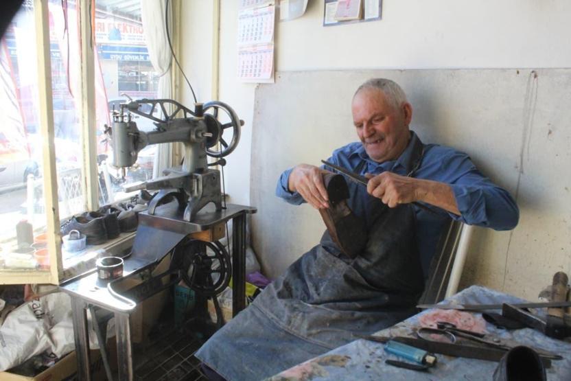 55 yıllık emek: Ahmet Usta, 85 ylılık makinesiyle mesleğini yaşatıyor