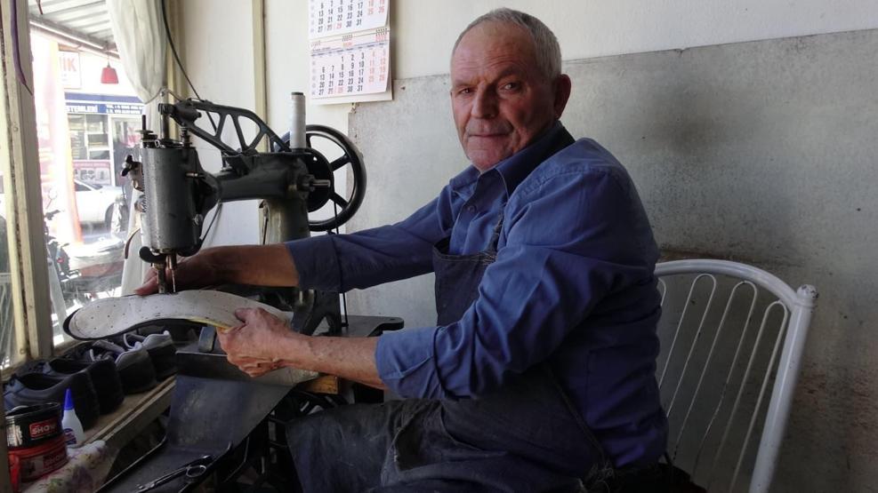 55 yıllık emek: Ahmet Usta, 85 ylılık makinesiyle mesleğini yaşatıyor