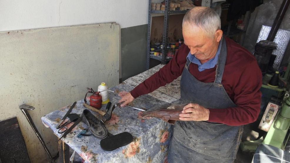 55 yıllık emek: Ahmet Usta, 85 ylılık makinesiyle mesleğini yaşatıyor