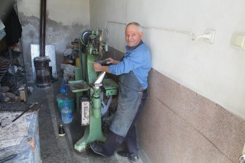 55 yıllık emek: Ahmet Usta, 85 ylılık makinesiyle mesleğini yaşatıyor